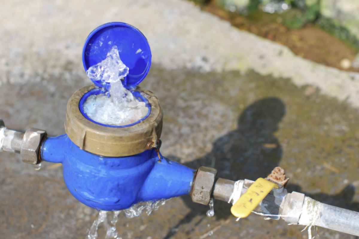 Spesso, la causa principale di bollette salate è proprio una perdita invisibile dovuta al gelo o a un malfunzionamento del contatore.