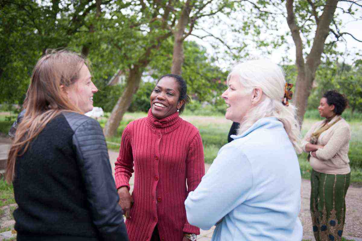 Ti presentano una persona e dimentichi subito il nome? La psicologia è chiarissima, i dettagli