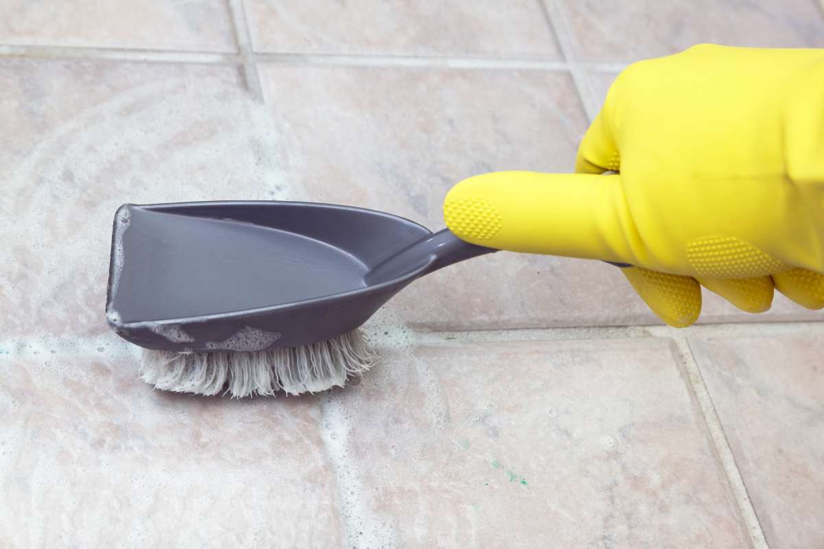 pulizia fughe piastrelle