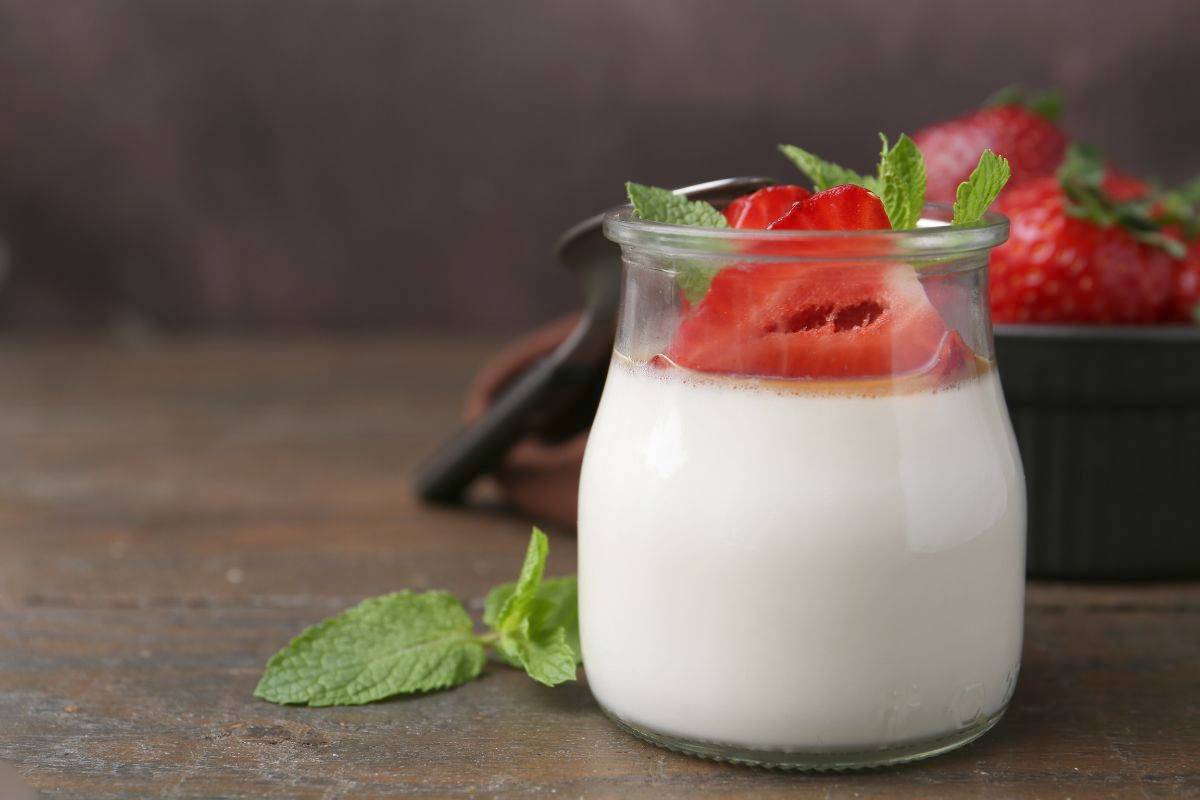 yogurt frutta fragola ingrassare