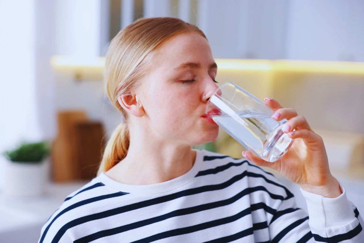 l'orario giusto per bere acqua