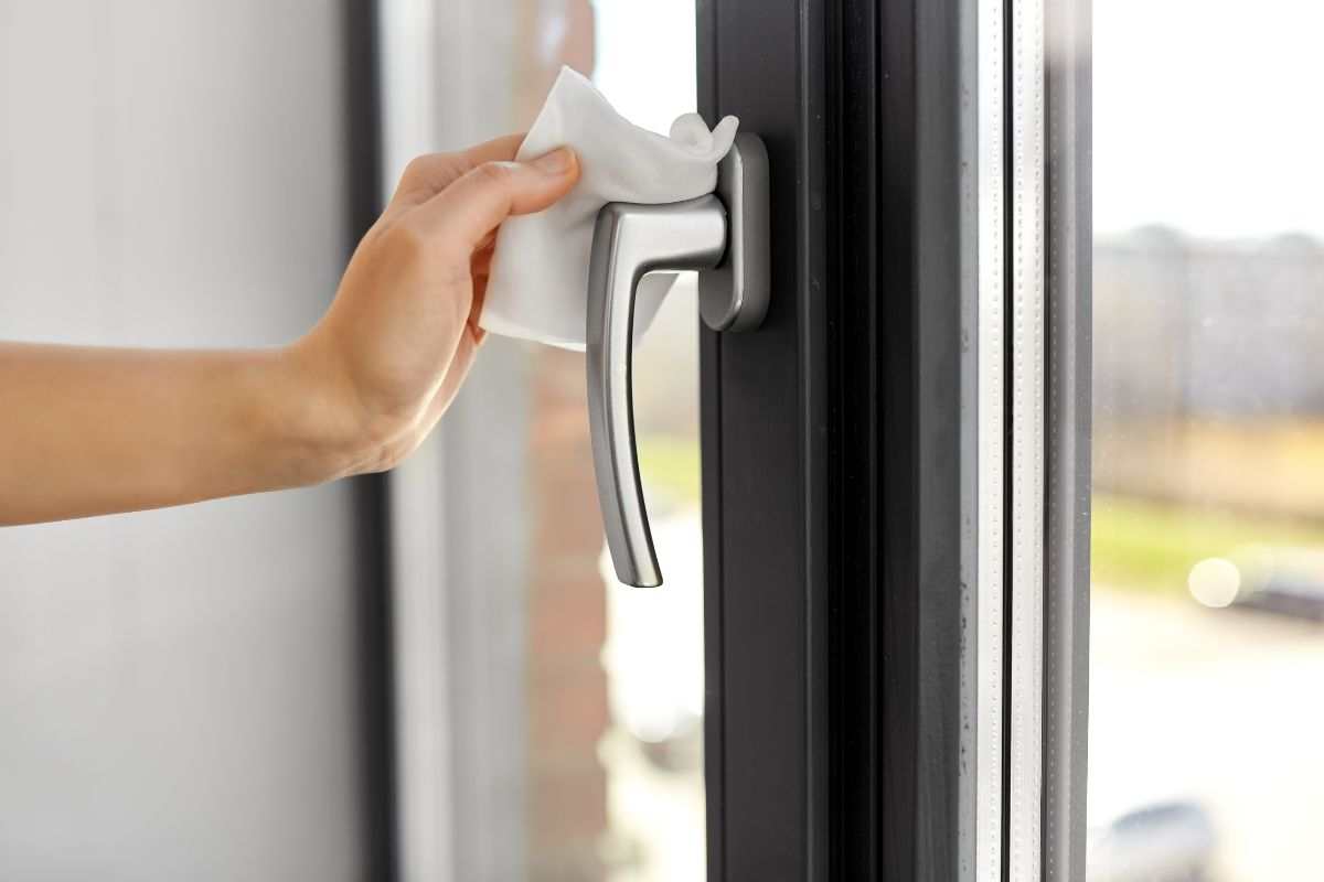 evitare di diffondere influenza con la pulizia domestica