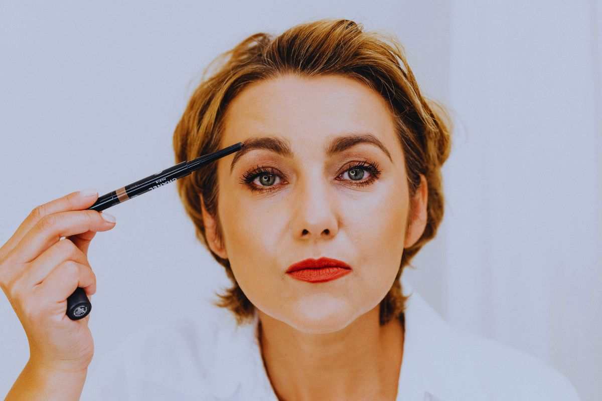 come fare la colorazione delle sopracciglia