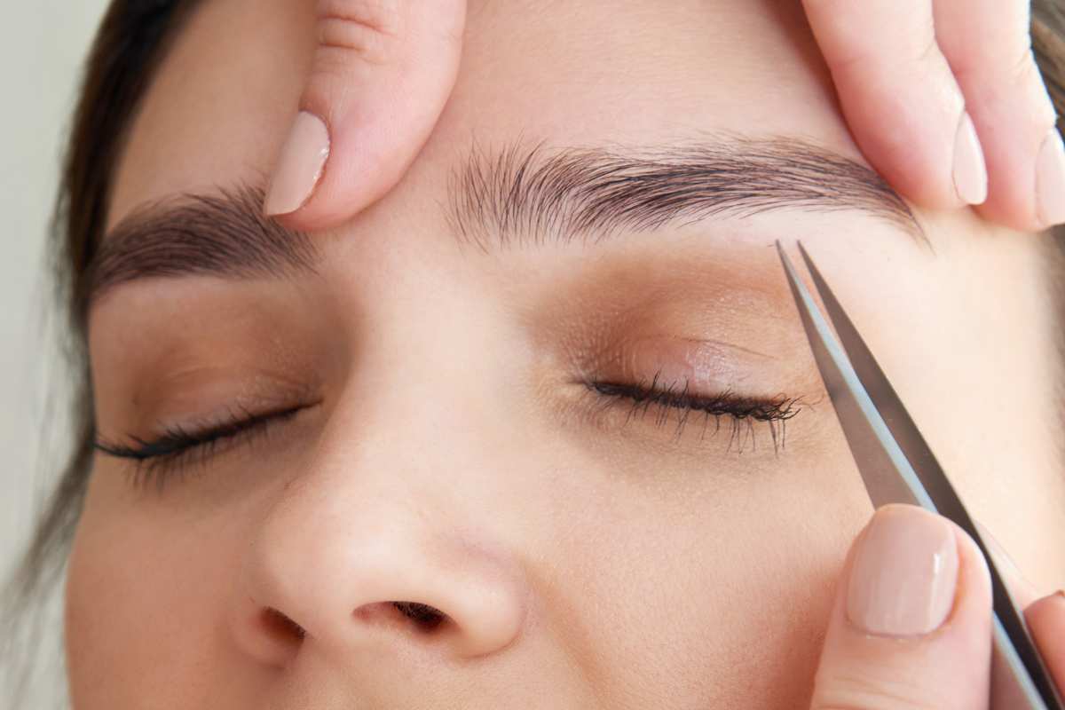 Sopracciglia, l’estetista ha svelato il segreto che rende il viso come quello di una modella